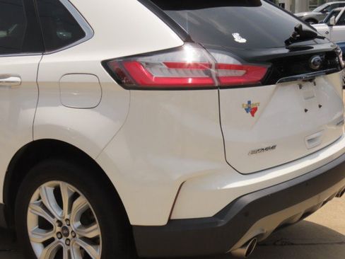 Used 2020 Ford Edge Titanium FWD image 14