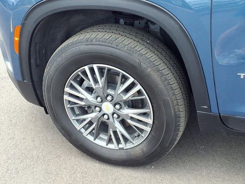 Used 2024 Chevrolet Traverse LT FWD image 29