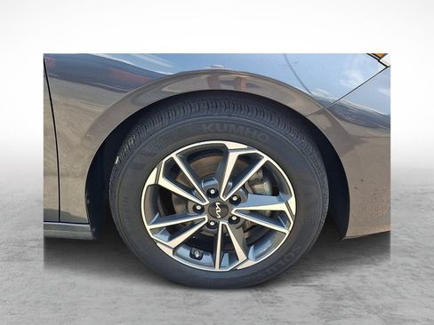 Used 2023 Kia Forte LXS w/ LXS Technology Package FWD image 9