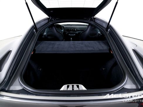 Used 2016 Ferrari F12 Berlinetta image 17