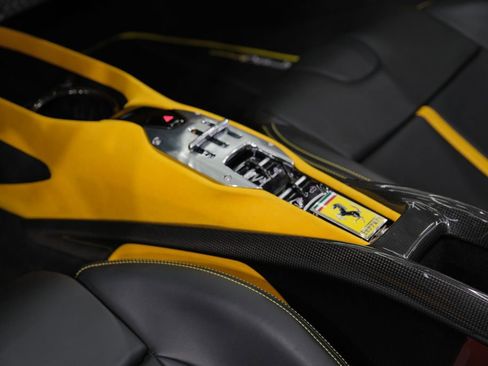 Used 2024 Ferrari SF90 Spider image 27