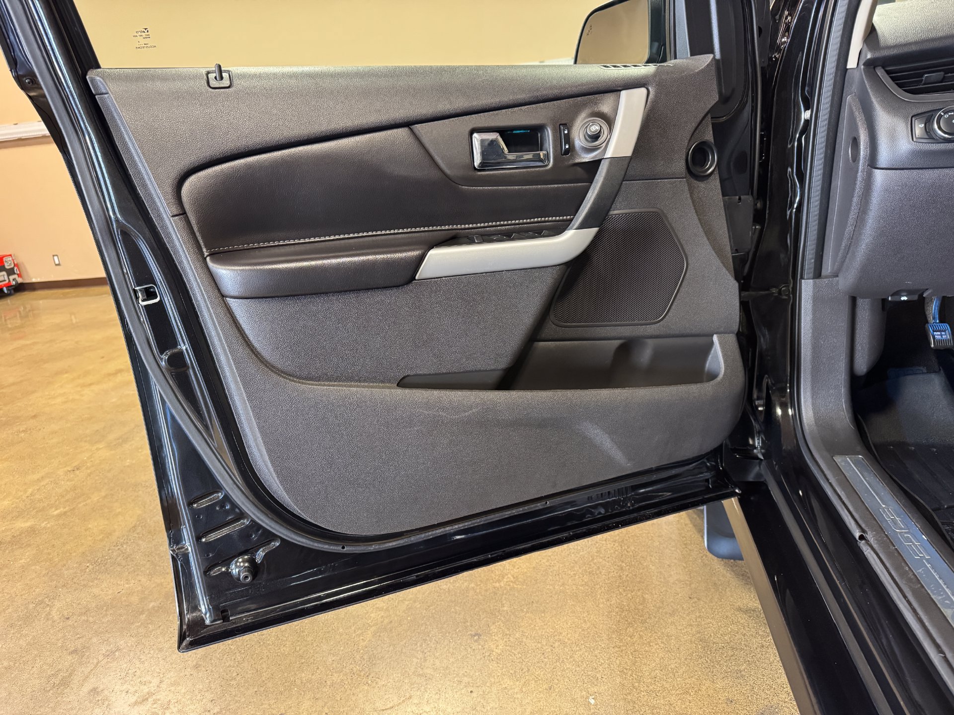 Used 2014 Ford Edge Sport w/ Driver Entry Package AWD/4WD image 21