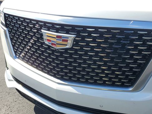 Used 2022 Cadillac Escalade Premium Luxury image 9