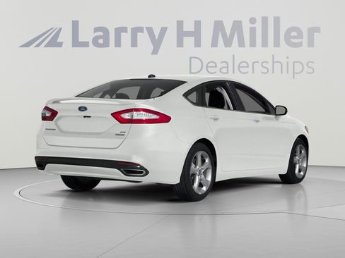 Used 2014 Ford Fusion SE w/ Equipment Group 202A FWD image 2