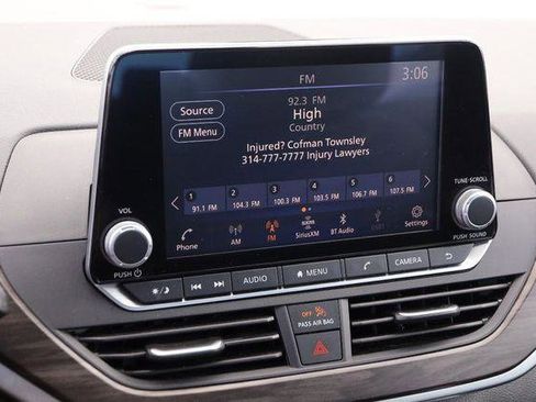 Used 2025 Nissan Altima 2.5 SV FWD image 15
