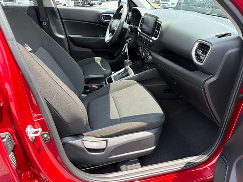 Used 2025 Hyundai Venue SE FWD image 13