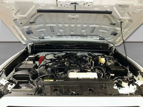 Used 2025 Toyota 4Runner SR5 AWD/4WD image 14