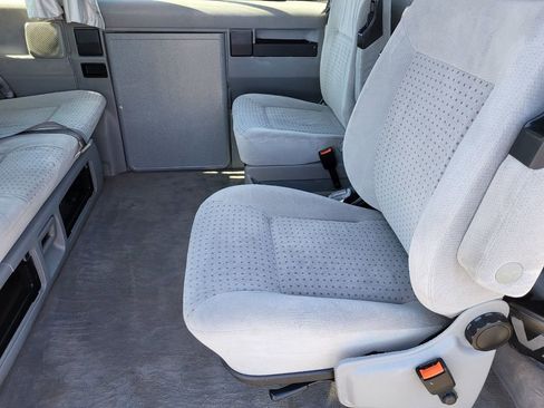 Used 2002 Volkswagen Eurovan MV image 15