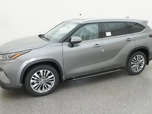 New 2026 Toyota Highlander Platinum image 35