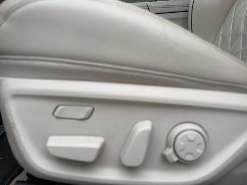Used 2019 Genesis G70 3.3T Design RWD image 14