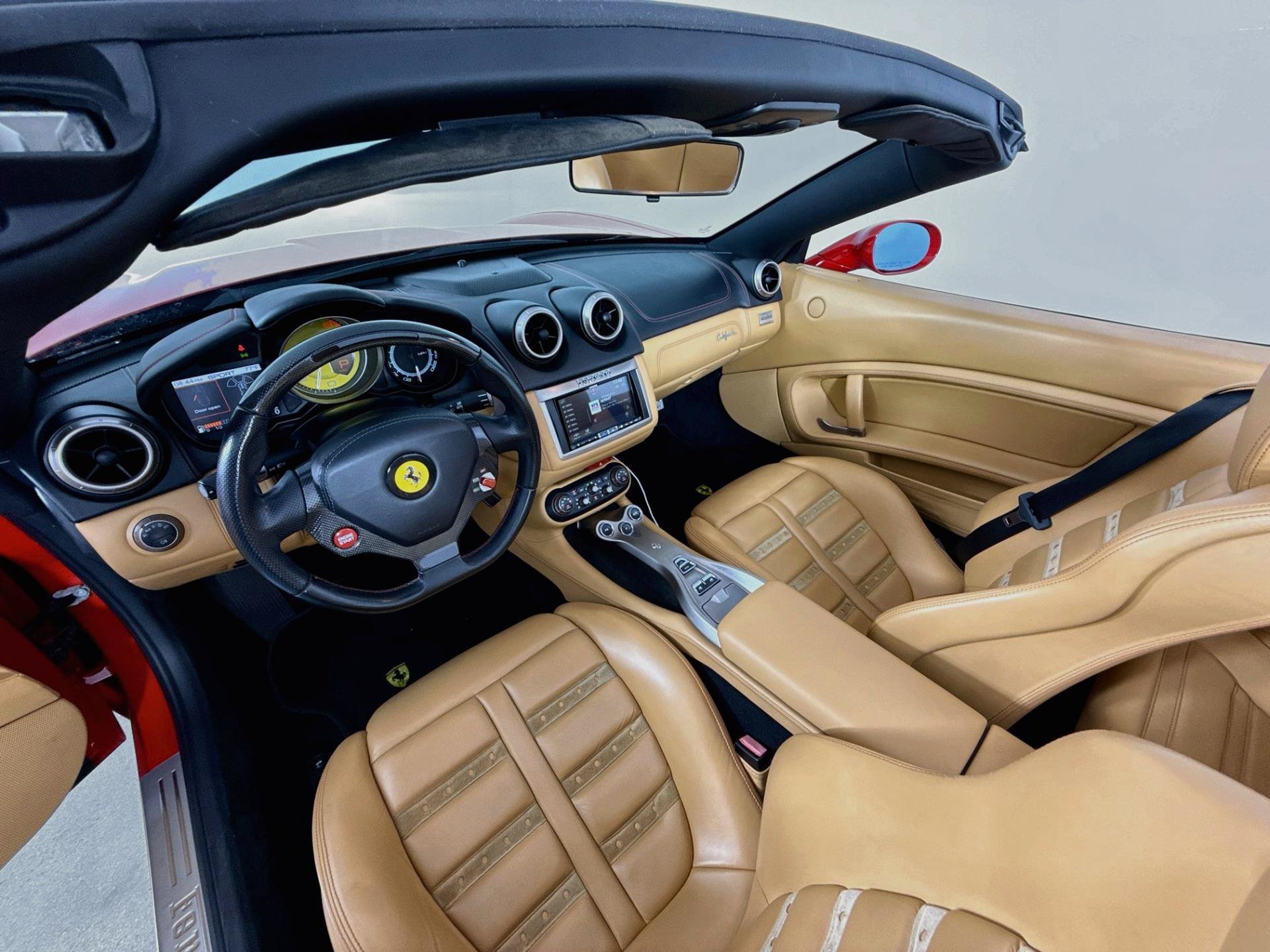 Used 2010 Ferrari California RWD image 22