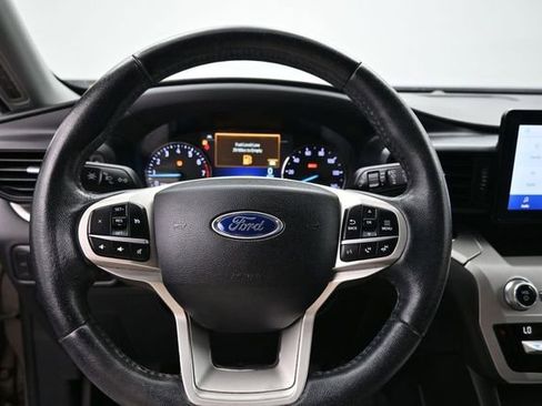 Used 2021 Ford Explorer XLT RWD image 19