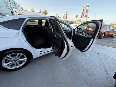 Used 2018 Ford Fusion SE w/ Fusion SE Technology Package FWD image 36