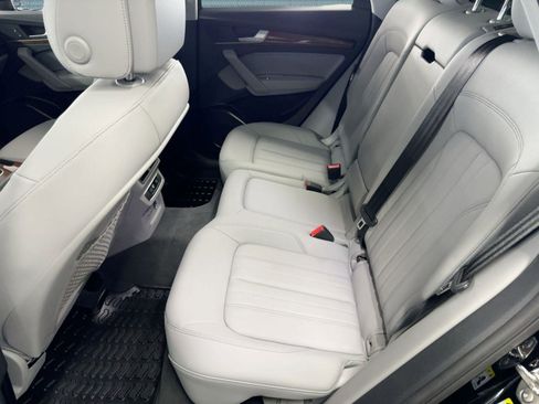 Certified 2025 Audi Q5 2.0T Premium image 15
