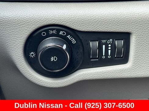 Used 2022 Chrysler Pacifica Touring-L FWD image 44