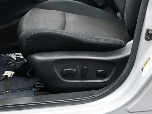 Used 2018 Nissan Rogue SV AWD/4WD image 11