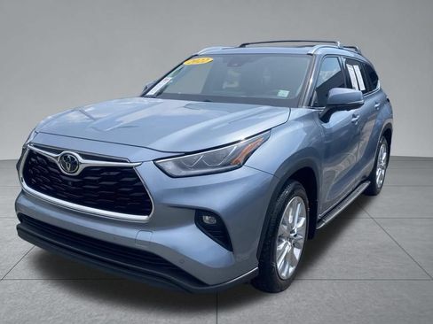 Used 2023 Toyota Highlander Limited AWD/4WD image 2