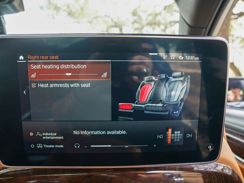 Used 2020 BMW 750i xDrive image 38