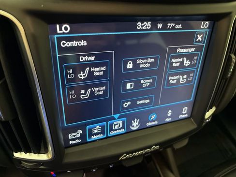 Used 2017 Maserati Levante w/ Luxury Package image 27