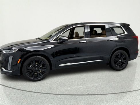 Used 2023 Cadillac XT6 Premium Luxury w/ Platinum Package FWD image 2