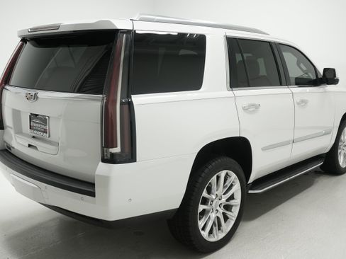 Used 2020 Cadillac Escalade Luxury RWD image 4