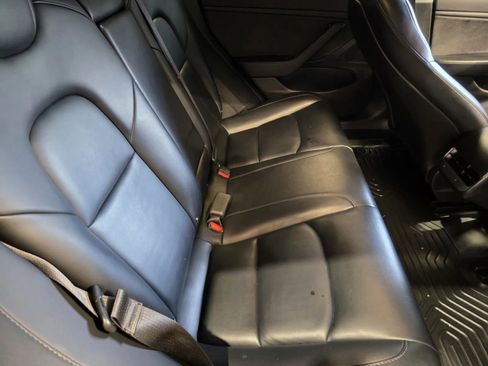 Used 2018 Tesla Model 3 Mid Range RWD image 9