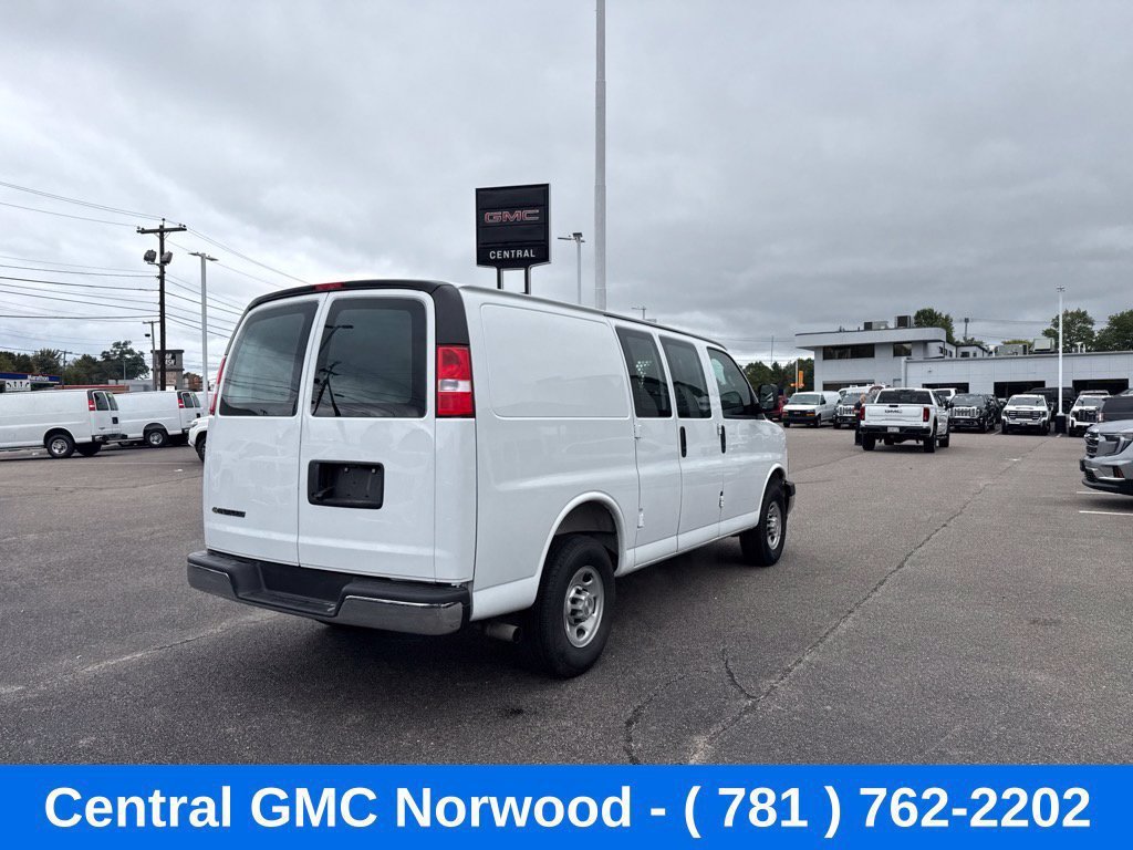 Used 2021 Chevrolet Express 2500 w/ Driver Convenience Package RWD image 5
