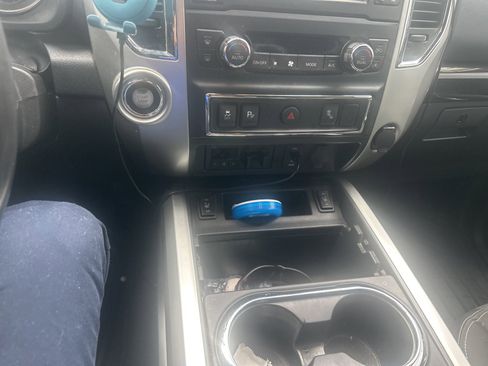 Used 2017 Nissan Titan SV image 10