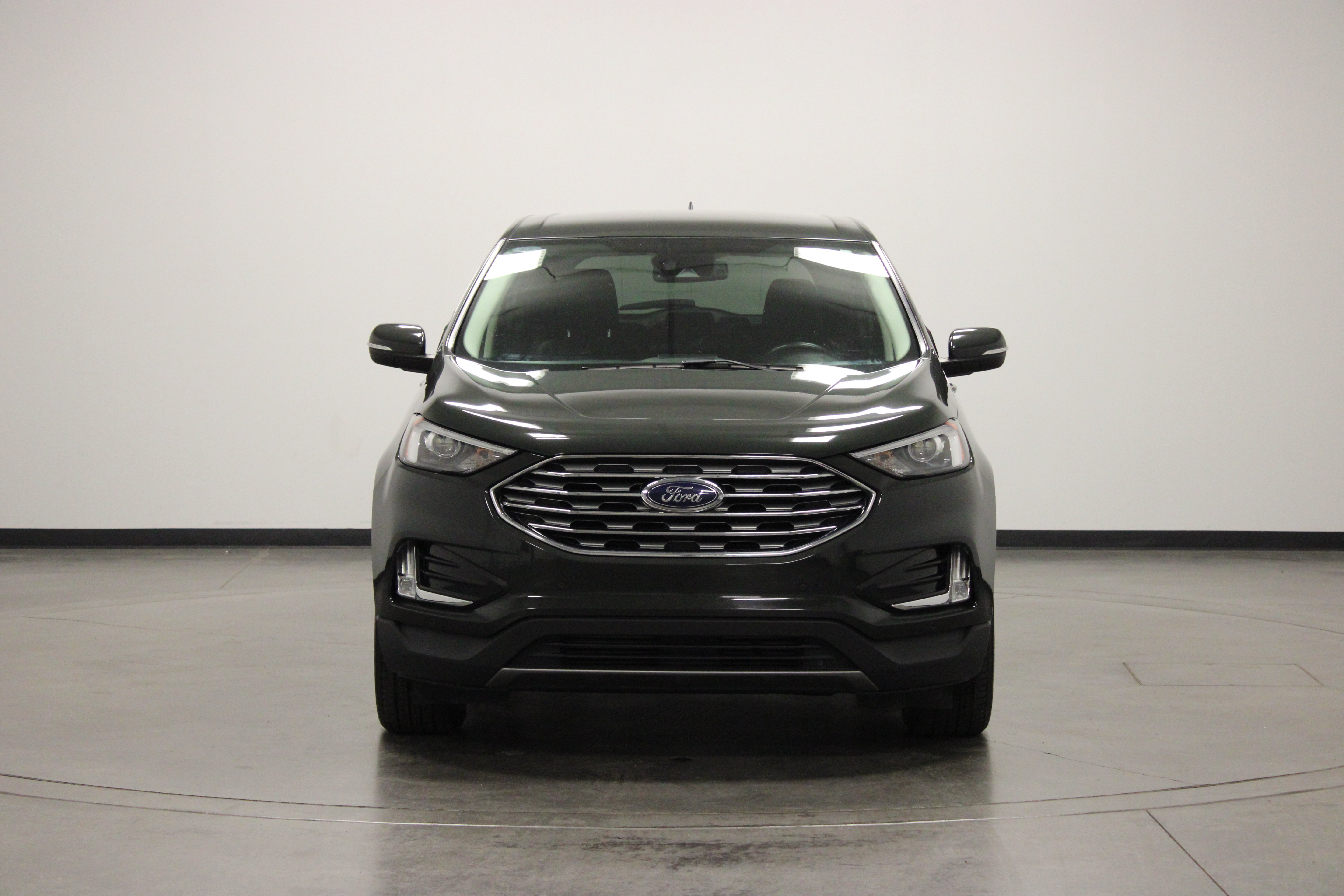 Used 2024 Ford Edge Titanium AWD/4WD image 3