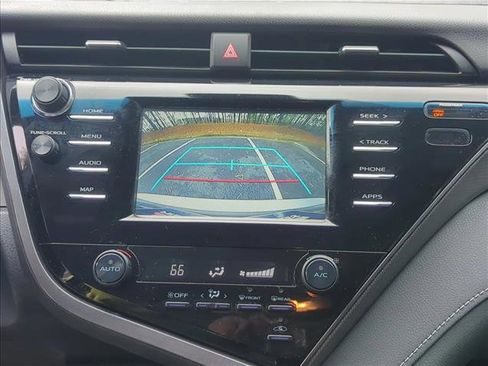 Used 2019 Toyota Camry SE image 16