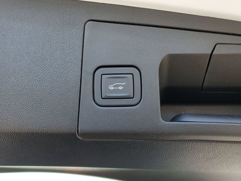 Certified 2025 Cadillac XT5 Luxury FWD image 27