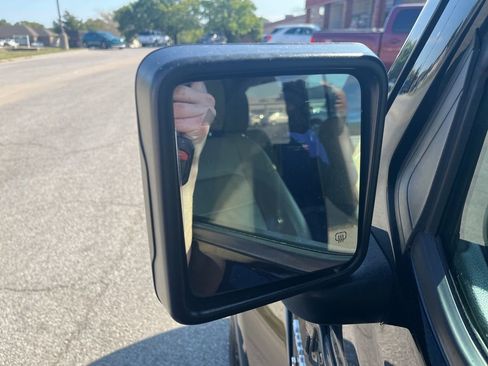 Used 2018 Jeep Wrangler Unlimited Sahara image 40