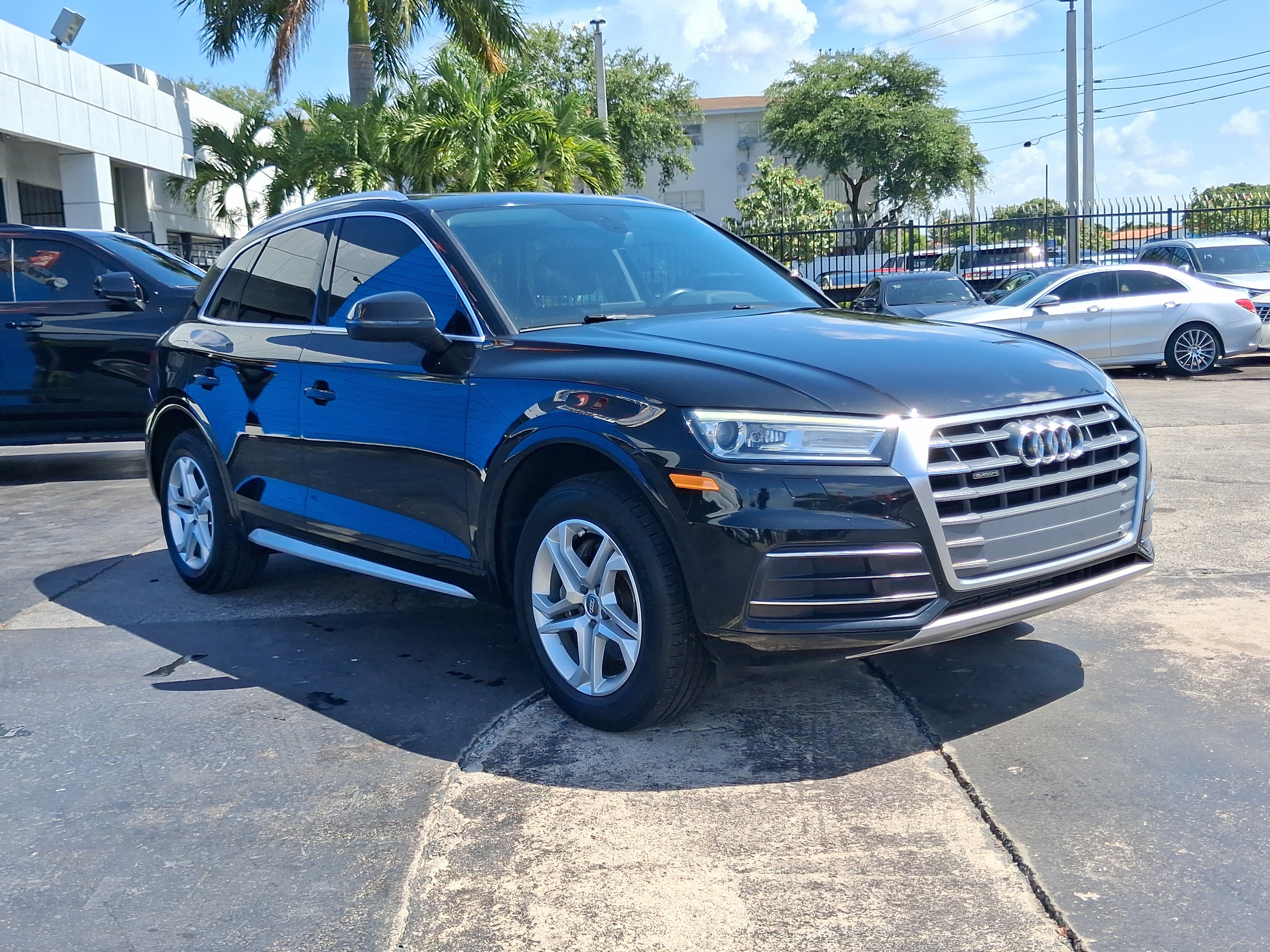 Used 2019 Audi Q5 2.0T Premium w/ Convenience Package AWD/4WD image 4
