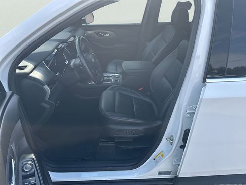Used 2023 Chevrolet Traverse LT FWD image 17