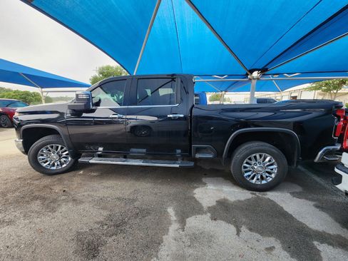 Used 2024 Chevrolet Silverado 2500 LTZ w/ LTZ Convenience Package AWD/4WD image 3