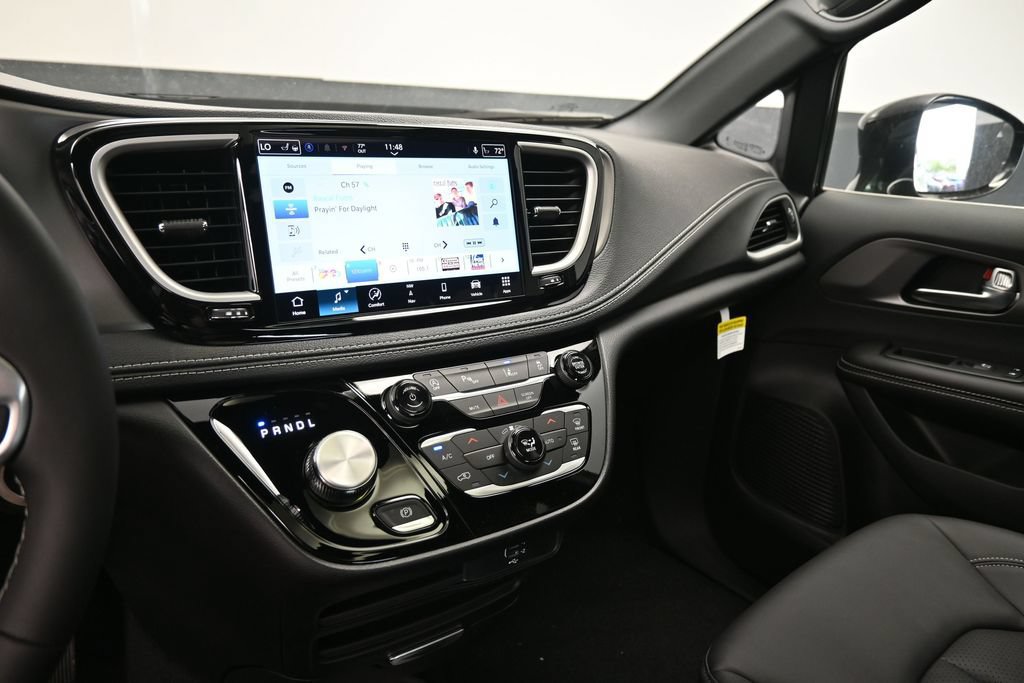 New 2027 Chrysler Pacifica Select w/ Family Tech Group FWD image 17