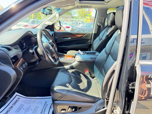 Used 2018 Cadillac Escalade Luxury AWD/4WD image 11