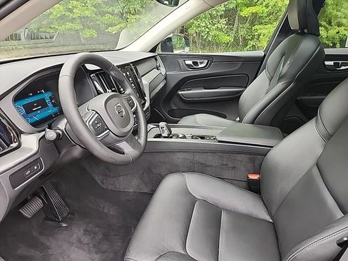 Certified 2025 Volvo XC60 T8 Core AWD/4WD image 25