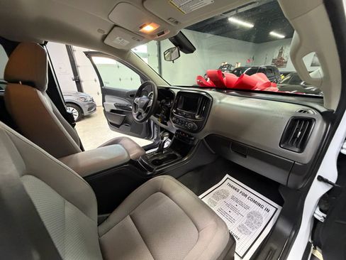Used 2022 Chevrolet Colorado W/T w/ WT Convenience Package AWD/4WD image 25