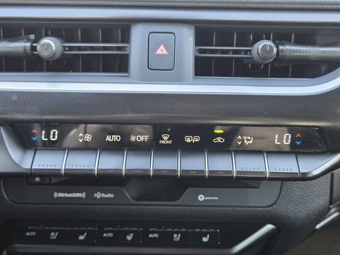 Used 2021 Lexus UX 200 w/ Premium Package image 16