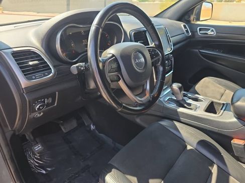 Used 2020 Jeep Grand Cherokee Altitude RWD image 10