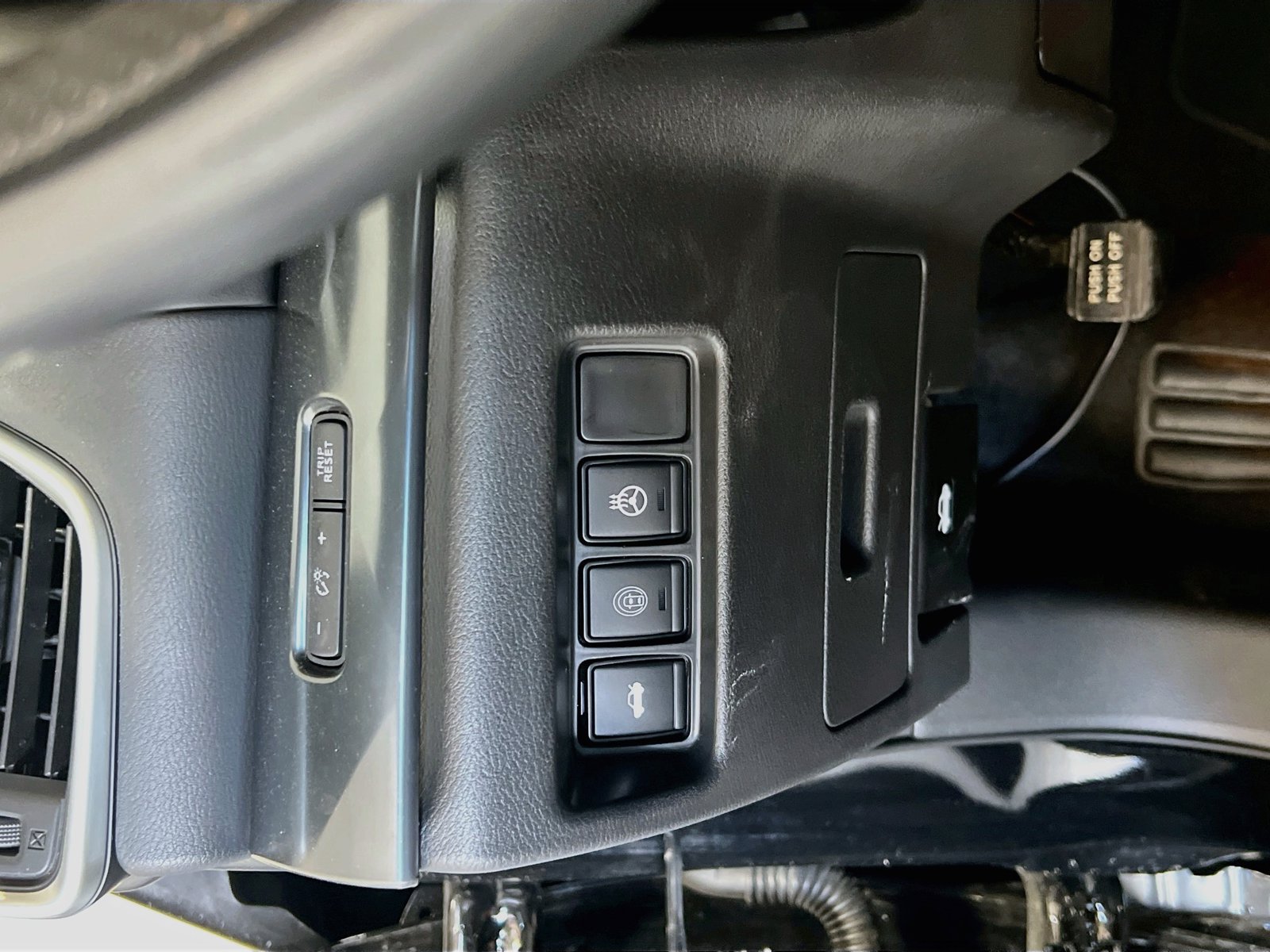 Used 2022 Nissan Maxima SR w/ Sport Mat Group FWD image 10