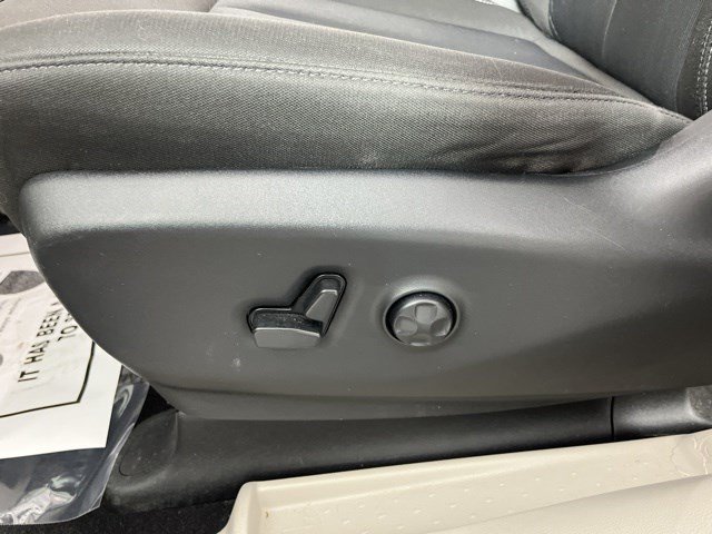 Used 2023 Chrysler Voyager LX FWD image 28