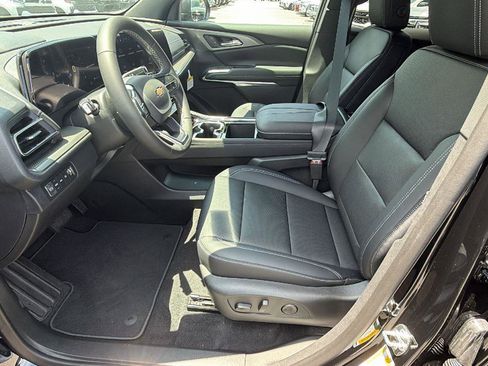 New 2026 Chevrolet Traverse LT w/ Driver Confidence Package AWD/4WD image 13