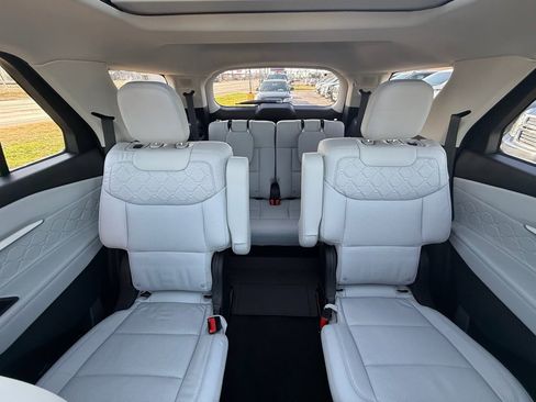 Used 2025 Ford Explorer Platinum w/ Ultimate Package image 29