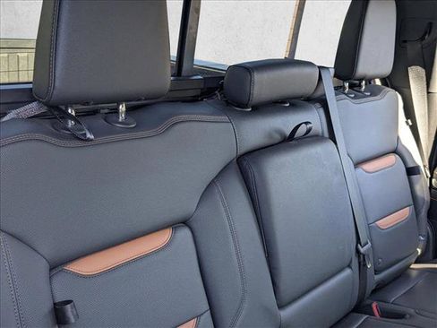 Used 2023 GMC Sierra 1500 AT4 w/ Technology Package image 21