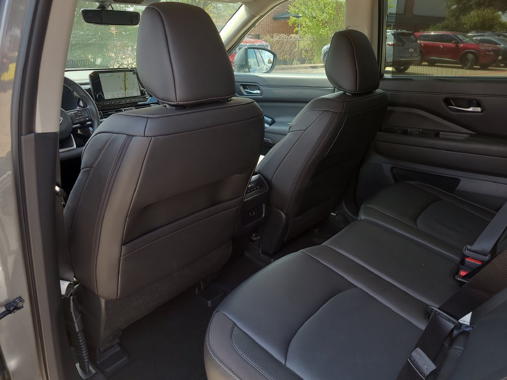 Certified 2025 Nissan Pathfinder SL FWD image 10