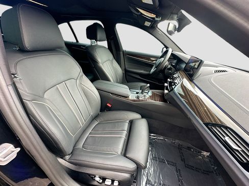 Used 2023 BMW M550i xDrive AWD/4WD image 25