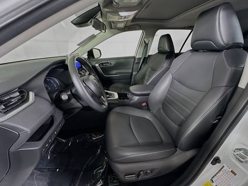 Used 2023 Toyota RAV4 XLE Premium image 12