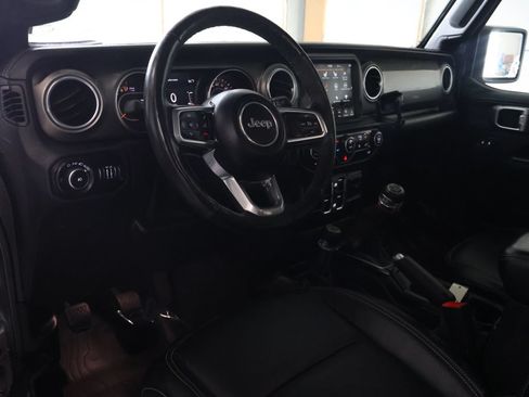Used 2018 Jeep Wrangler Unlimited Sahara w/ Dual Top Group AWD/4WD image 17